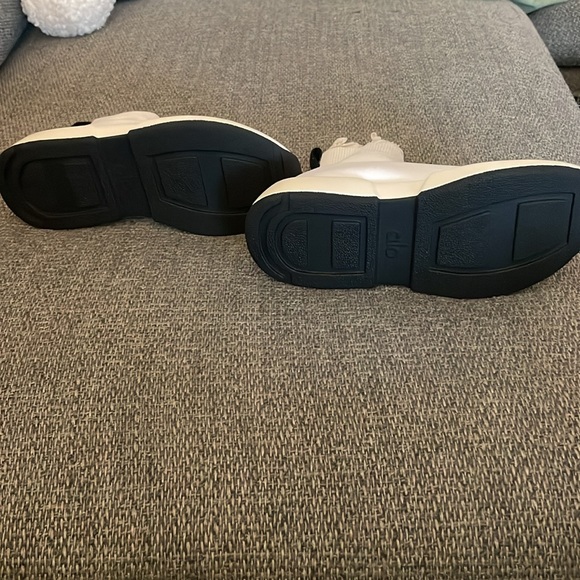 NWOT Alo Velocity Knit Sneakers - size 5 - Picture 4 of 7